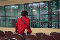 台積電下挫AI回檔 台股下跌130點收16652點