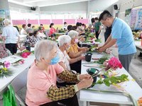 卸任就職祝賀花籃再利用 興大推花禮循環