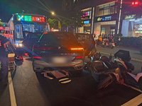 新北BMW駕駛疑癲癇發作撞公車與4機車 1騎士命危