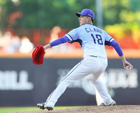 悍將郭俊麟投5.2局失2分  睽違近1年奪先發勝