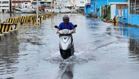 颱風蘇拉影響又逢大潮 澎湖低窪區海水滿溢路面