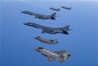美國部署B-1B轟炸機 與南韓日本分別聯合演習