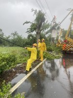 台東高雄各逾萬戶待復電 台電派7縣市人力搶修