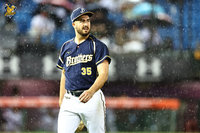 艾士特先發好投助兄弟奪勝 陳俊秀滿貫砲成空響