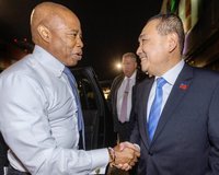 侯友宜巧遇紐約市長 相互打氣互祝選舉成功