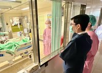 明揚工廠大火釀死傷 陳其邁探視19名後送高雄病患