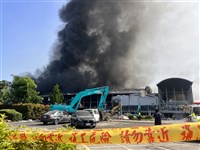明揚工廠大火3死百餘傷2命危 1消防員失蹤待援救