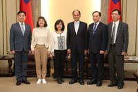 中選會委員被提名人拜會游錫堃 尋求立院支持