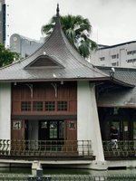 台中公園湖心亭遍布鴿糞 市府：加裝防踏鳥刺
