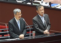 晚宴國旗13道光芒惹議 邱太三：廠商疏失按合約處理