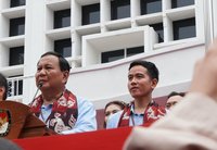 為佐科威長子參選闢逕 印尼首席大法官遭撤職