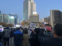 梨泰院踩踏事故一週年 追悼會成政治角力場合