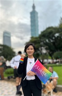 鄭麗君：長期與平權運動同行 參加同志遊行不為選舉