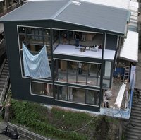 基隆東光路3層樓鐵皮違建無視停工令 市府限期拆除