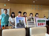 路樹根竄進民眾住家  中市府局部斷根處理