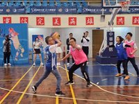 中華電信女籃迎50週年 郭水義切磋球技挺體育