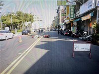 台中女警執勤騎機車對撞  頭部受創送醫搶救