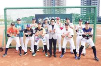 台鋼雄鷹辦洋將測試會  井端弘和到場參與