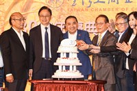 柯侯同場不同台 吳欣盈舅舅牽侯友宜手喊凍蒜