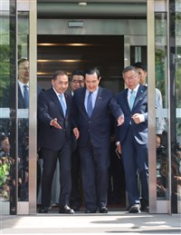 藍白協商遭列被告 藍：綠干預司法才是搓圓仔湯