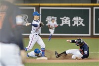 林承飛亞錦對日單局接連美技守備 曾仁和回敬微笑