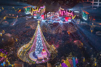 新北歡樂耶誕城巨星演唱會  吸引爆滿人潮