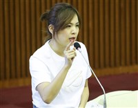 鍾沛君宣布懷孕喜訊 稱身體力行貢獻人口數