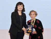 全國績優文化志工表揚典禮  86歲蕭游菊獲金質獎