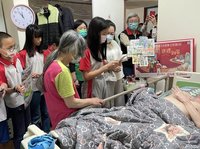 年邁長者照護臥床家屬 創世盼社會伸出援手