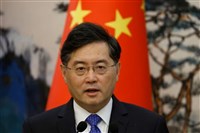 中國前外長秦剛辭人大代表 港媒：可能平安著陸