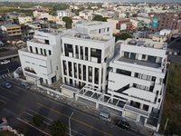 吳音寧質疑謝家豪宅行道樹被砍 公所指獲申請移植