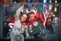 蕭美琴新北車隊掃街拜票 推薦羅致政、李坤城