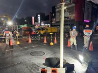 桃園中正路出現80公分天坑 捷運局：非工程造成