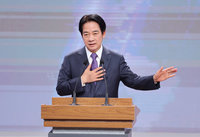 賴清德左批侯右打柯  感性訴求出身平凡不是賴神