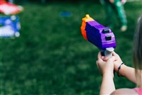 傳新北校園BB彈射黑板 校長：學生下課水槍嬉鬧