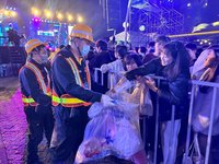 北市跨年湧逾17萬人  清出垃圾14.6公噸