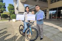 曾玟學推單車繞選區捐得票補助  邱鎮軍打政見牌