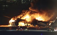 日本航空飛機羽田機場起火 傳擦撞海上保安廳飛機