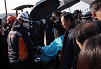 韓在野黨領袖李在明遇襲 警方：凶嫌不想讓他當總統