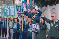 徐富癸屏南串聯美德站出來 海底舉牌、歌仔戲裝拜票