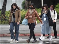 清晨偏涼白天回溫 北部漸轉雨