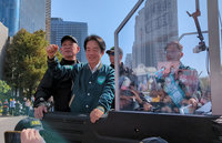 台中綠營選將車掃接棒 賴清德與支持者擊掌展親和力