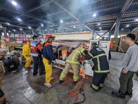 台南某紙器公司男子右前臂遭機器捲入 送醫搶救