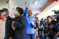 侯友宜赴新北板橋投票 籲選後團結面對台灣未來