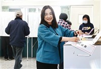 馬文君挺過洩密豪宅爭議  地方扎實立委5連霸