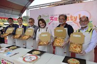 高雄「大社三寶」絕配成披薩 民眾爭嚐鮮