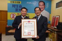 鍾東錦頒苗栗2立委當選證書  盼攜手推在地建設