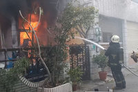 台南新營民宅火警母子不治 女童搶救中