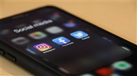 佛州眾議會通過法案 禁止16歲以下使用社群媒體