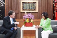 張子霖拜會康裕成 雙方分享高雄25年來改變